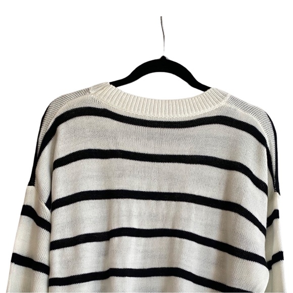 Black and white striped slouchy sweater size large - Picture 6 of 7
